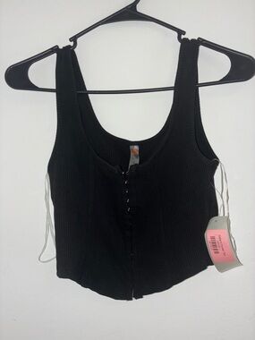 Black Ribbed Hook-and-Eye Crop Tank Top - Women